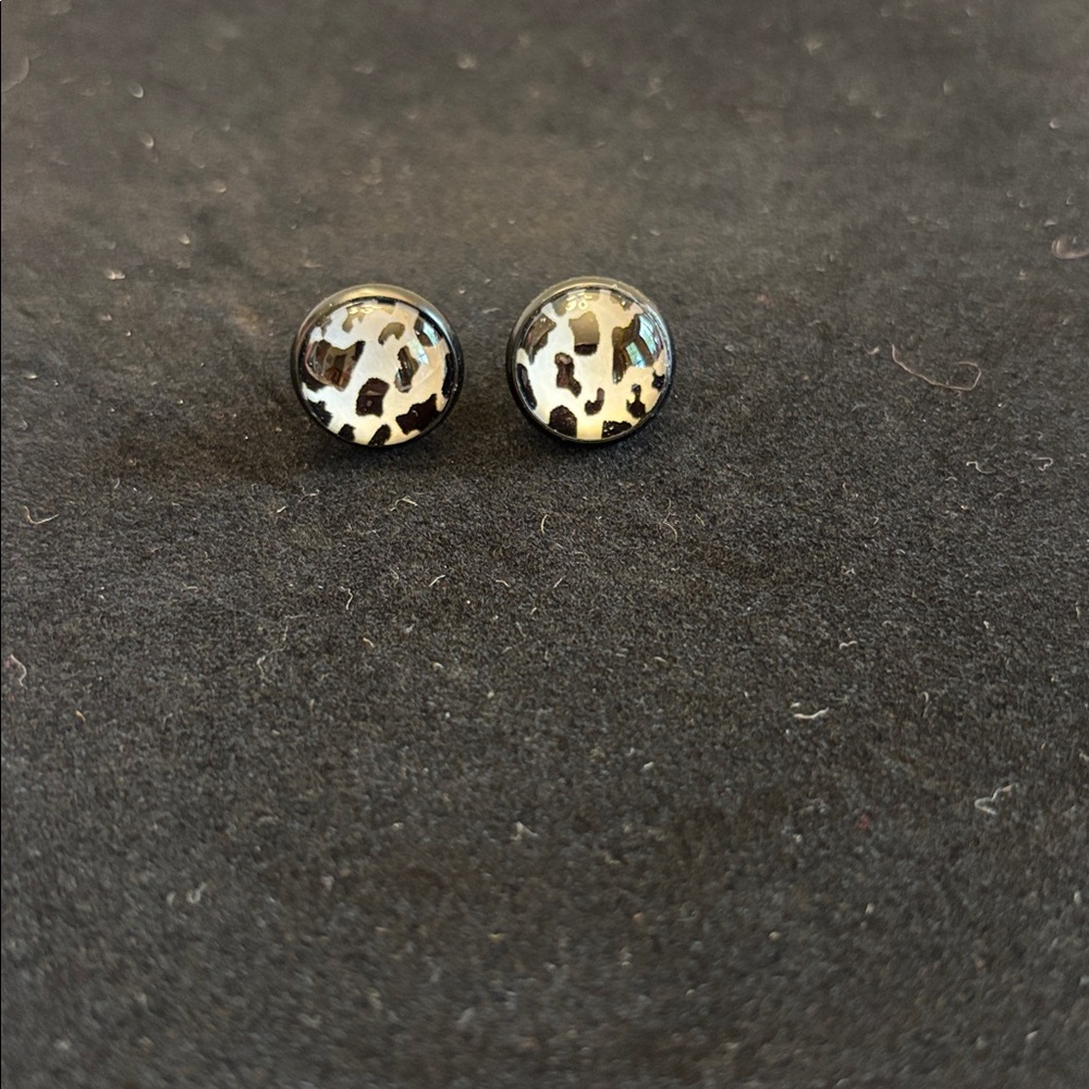 💕5/25💕Leopard Print Stud Earrings